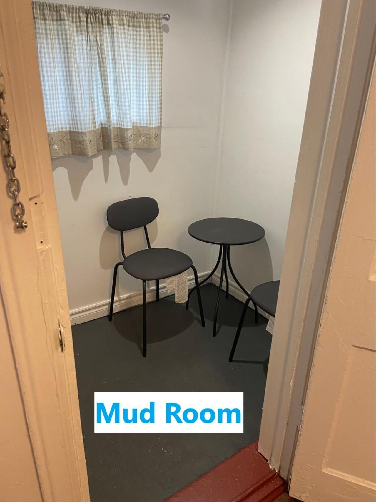 Budget Quad Room With En Suite Bathroom 36B Торонто Экстерьер фото