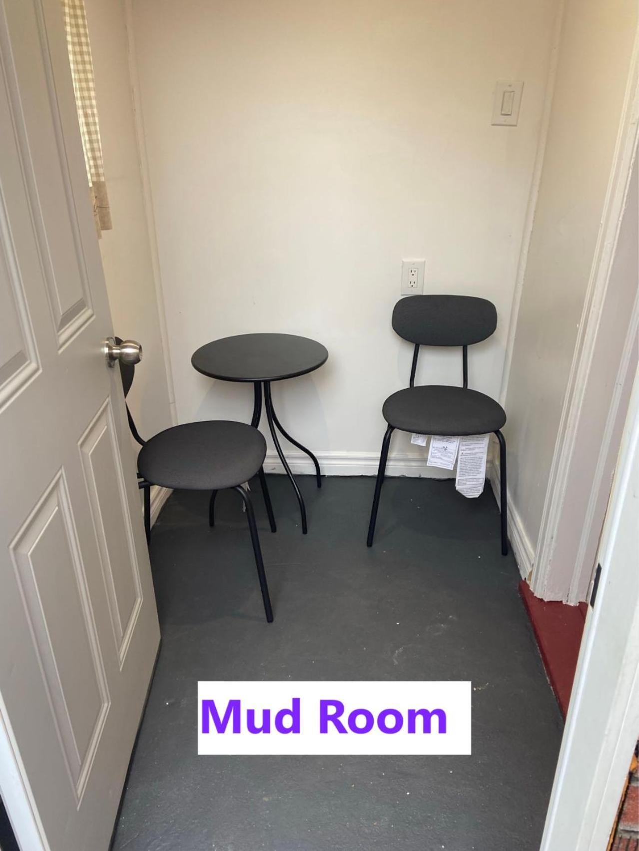 Budget Quad Room With En Suite Bathroom 36B Торонто Экстерьер фото